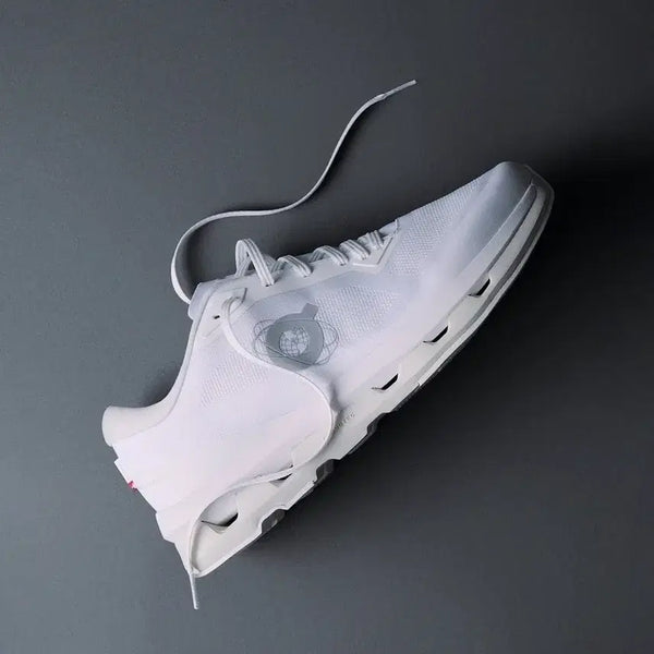 [BUNJANG] Onrunning x Kiss Cloudzone White Ice EU44 Sneakers / 온러닝 x 키스 클라우드존 화이트 아이스 EU44