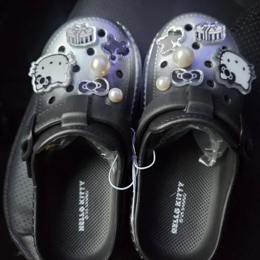 [BUNJANG] Sanrio Hello Kitty Crocs Slippers Size 230 / 산리오 헬로키티 크록스 슬리퍼(택있음) 230