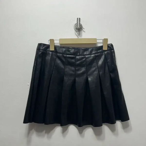 [BUNJANG] Guess Women's Black Faux Leather Pleated Skirt (28-inch) / 게스 여성 레더 인조 가죽 플리츠 스커트 블랙 28인치