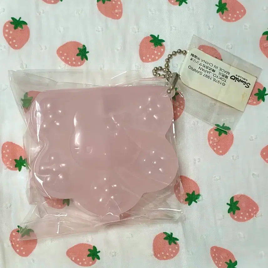 [BUNJANG] Sanrio Original 1997 Classic Kitty Storage Box Keychain / [산리오정품/새상품] 97년도 고전키티보관함 키링