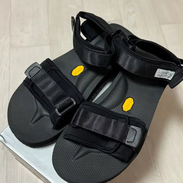 [BUNJANG] Suicoke CEL-V Sandals Black / 수이코크(Suicoke) CEL-V 블랙 샌들
