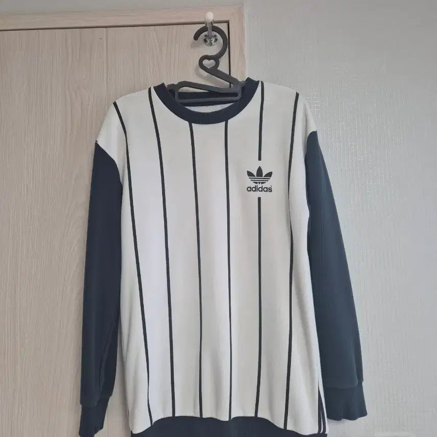 [BUNJANG] Adidas Striped Sweatshirt M / 아디다스 스트라이프 맨투맨 m