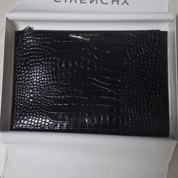 [BUNJANG] Givenchy Antigona Crocodile Leather Clutch / 지방시 안티고나 클러치