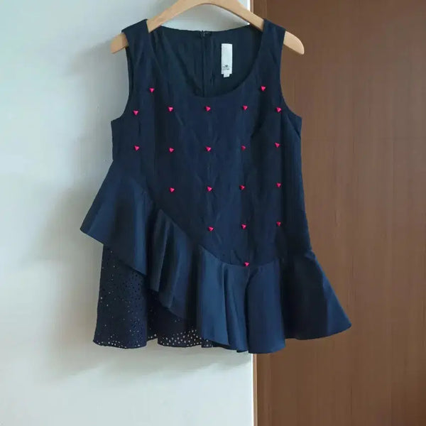 [BUNJANG] O'sceen Frill Sleeveless Top / 오즈세컨 플릴 나시
