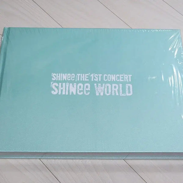 [BUNJANG] SHINee SHINee World Concert Photobook / 샤이니월드 Concert Photobook 'SHINee World'