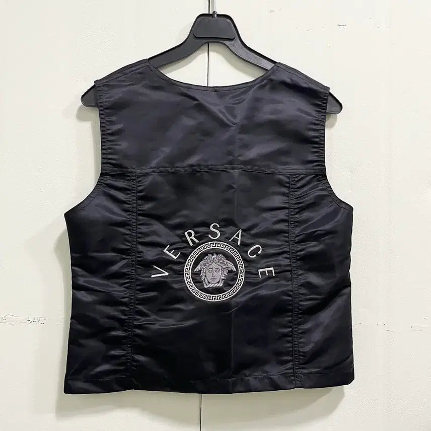 [BUNJANG] Versace Black Logo Embroidered Vest / 베르사체 베스트 조끼 44사이즈