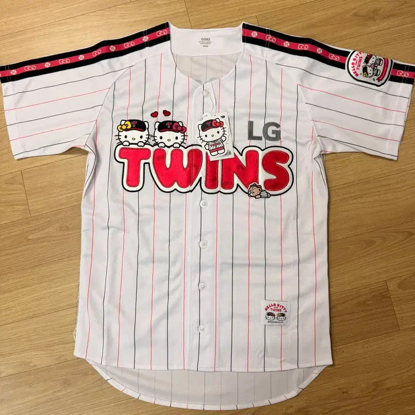 [BUNJANG] LG Twins x Hello Kitty x Hong Chang-gi Marked Baseball Jersey (Size M) / 엘지트윈스 X 헬로키티 X 홍창기마킹 95(M)