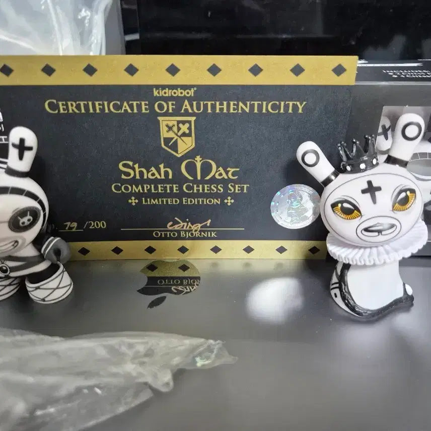 [BUNJANG] Kidrobot Dunny Chess Series King & Knight Limited Edition / 키드로봇 더니 체스 시리즈 + 한정판 인증서