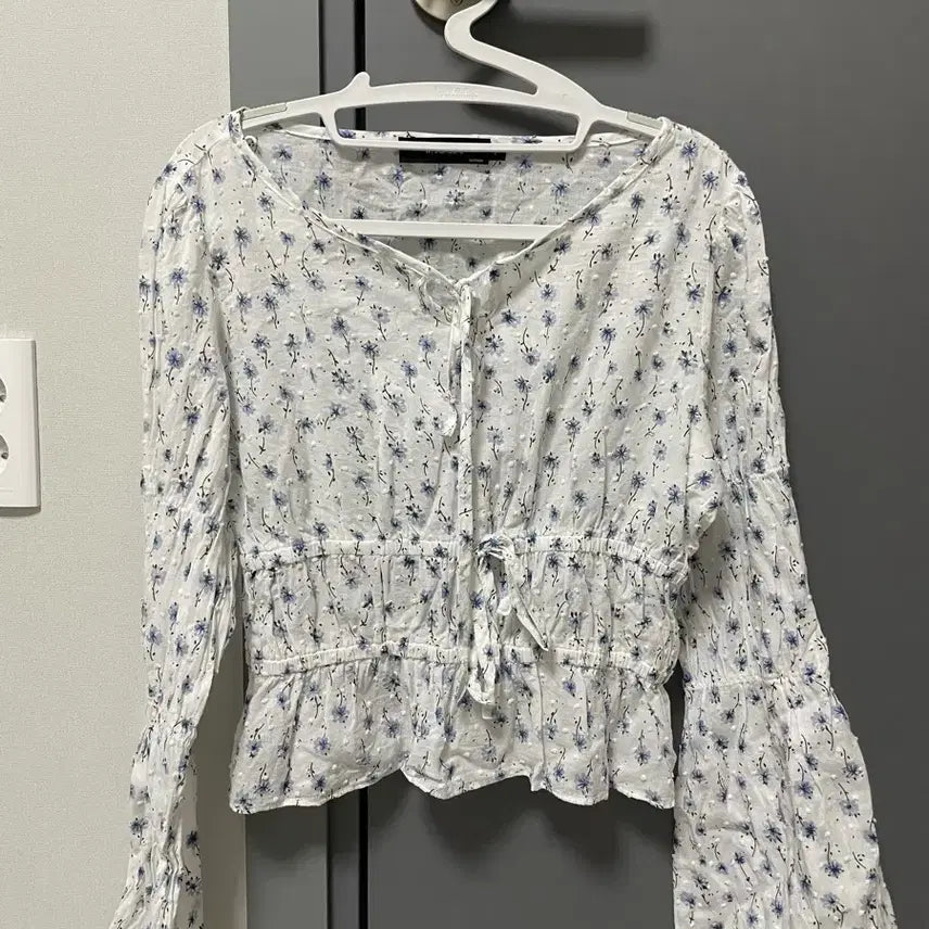 [BUNJANG] Wonder Place Blouse / 원더플레이스 블라우스