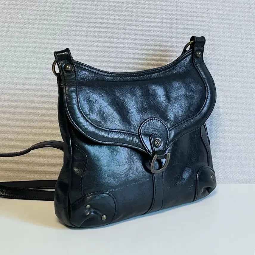 [BUNJANG] Dakota Black Leather Crossbody Bag / 다코타 블랙 레더 크러스백