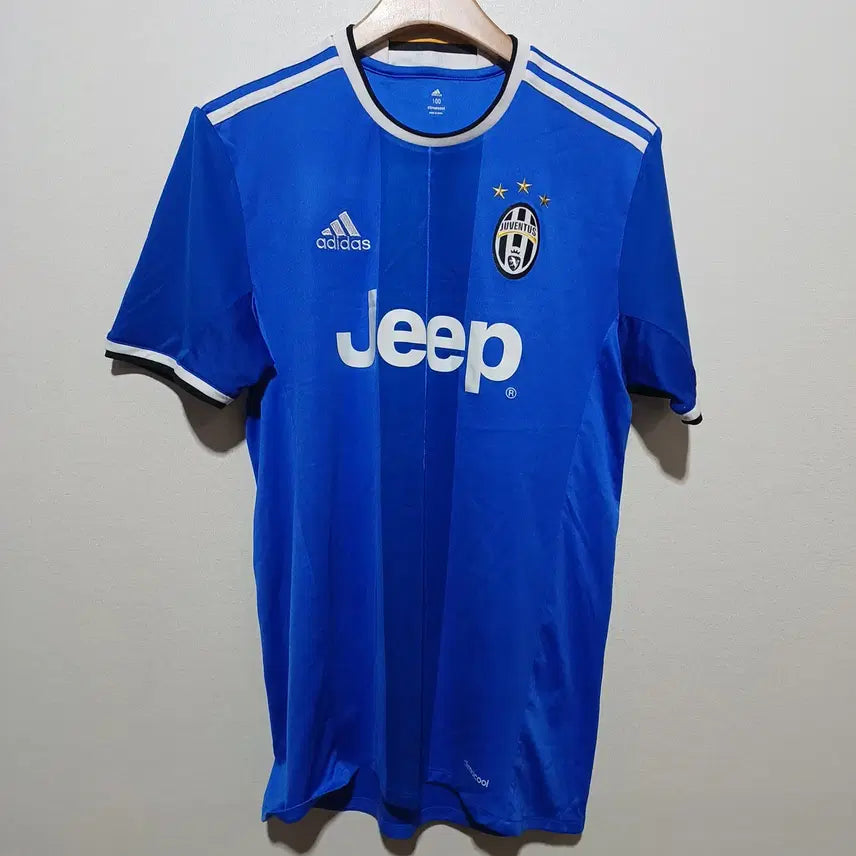 [BUNJANG] Adidas Juventus Men's Short Sleeve T-Shirt Size 100 / 아디다스 유벤투스 남성 반팔 티셔츠 100 (26A1320)