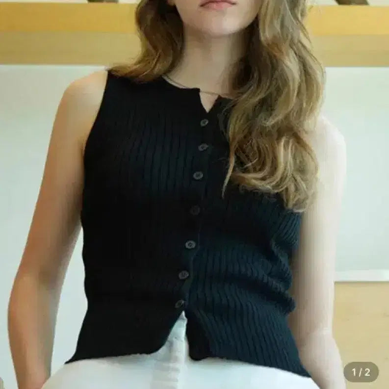 [BUNJANG] Bletty Round Button Sleeveless Knit Black / 블레티 라운드 버튼 민소매 니트 블랙