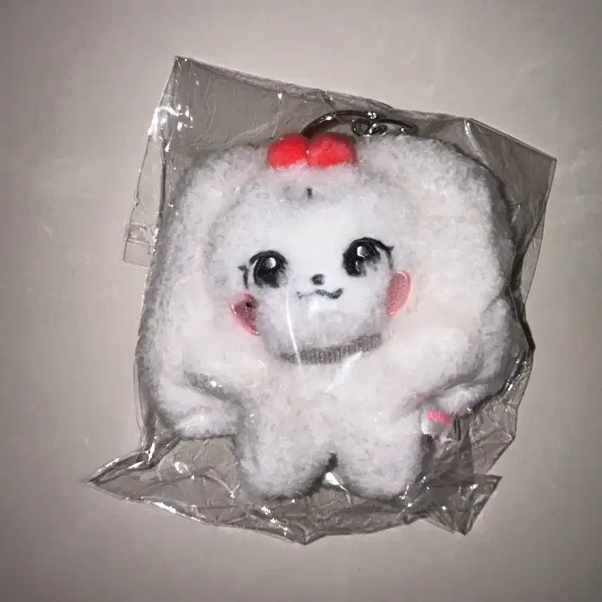 [BUNJANG] MINIVE IVE Cherry Plush 10cm Keychain Doll Jang Wonyoung / 미니브 아이브 체리 플러시 10cm 키링 인형 장원영