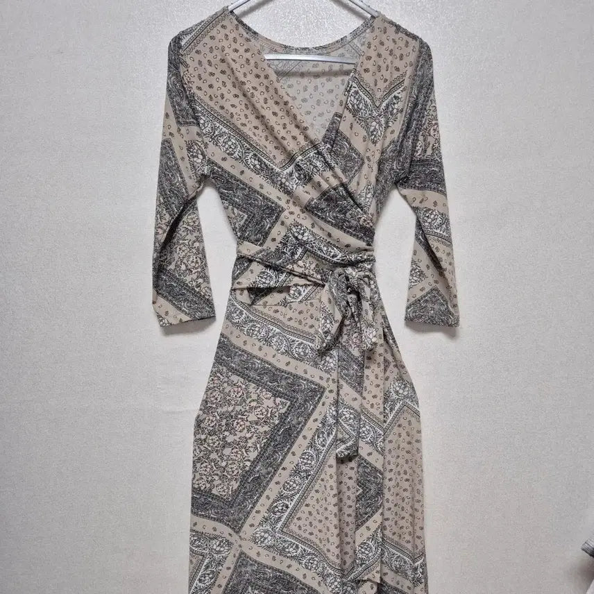 [BUNJANG] Paisley Pattern Wrap Dress / 페이즐리 패턴 랩원피스