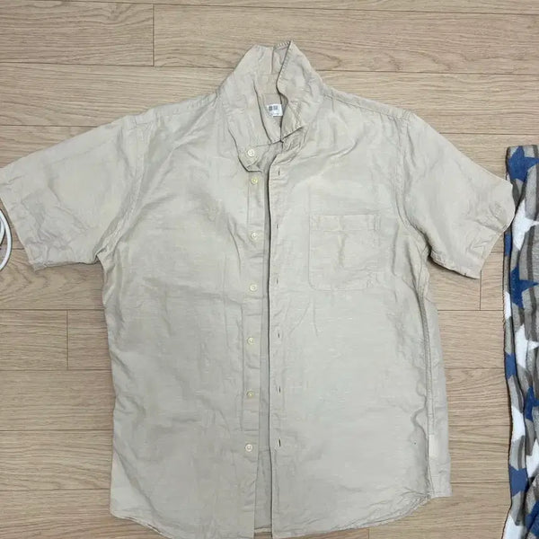 [BUNJANG] Uniqlo Beige Linen Short Sleeve Shirt / 유니클로 베이지색 린넨 반팔 셔츠