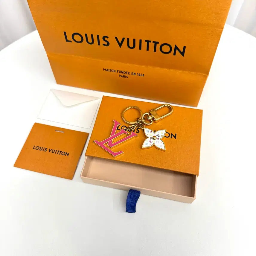 [BUNJANG] Louis Vuitton Murakami LV Iconic Keyring Limited Edition / [한정판] 루이비통 무라카미 LV 아이코닉 키링