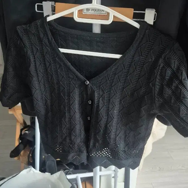 [BUNJANG] Black Punching Crop Cardigan / 블랙 펀칭 크롭 가디건