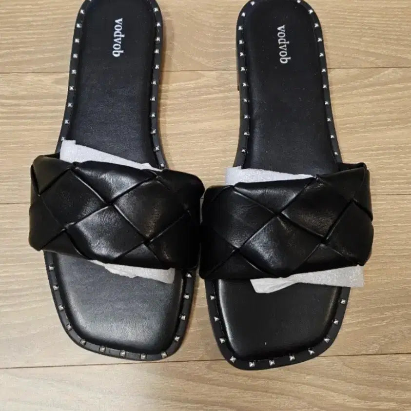 [BUNJANG] Studded Slippers (US 6 / 235mm) / 스터드 슬리퍼(US6,235mm정도)
