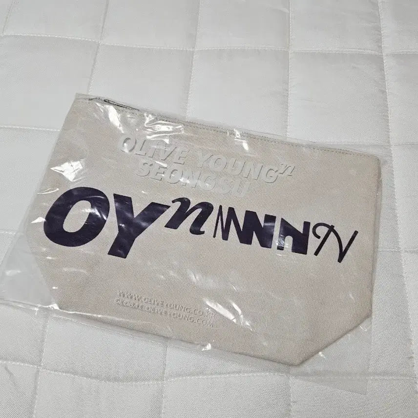 [BUNJANG] Olive Young X Seongsu Pouch / 올리브영 n성수 파우치