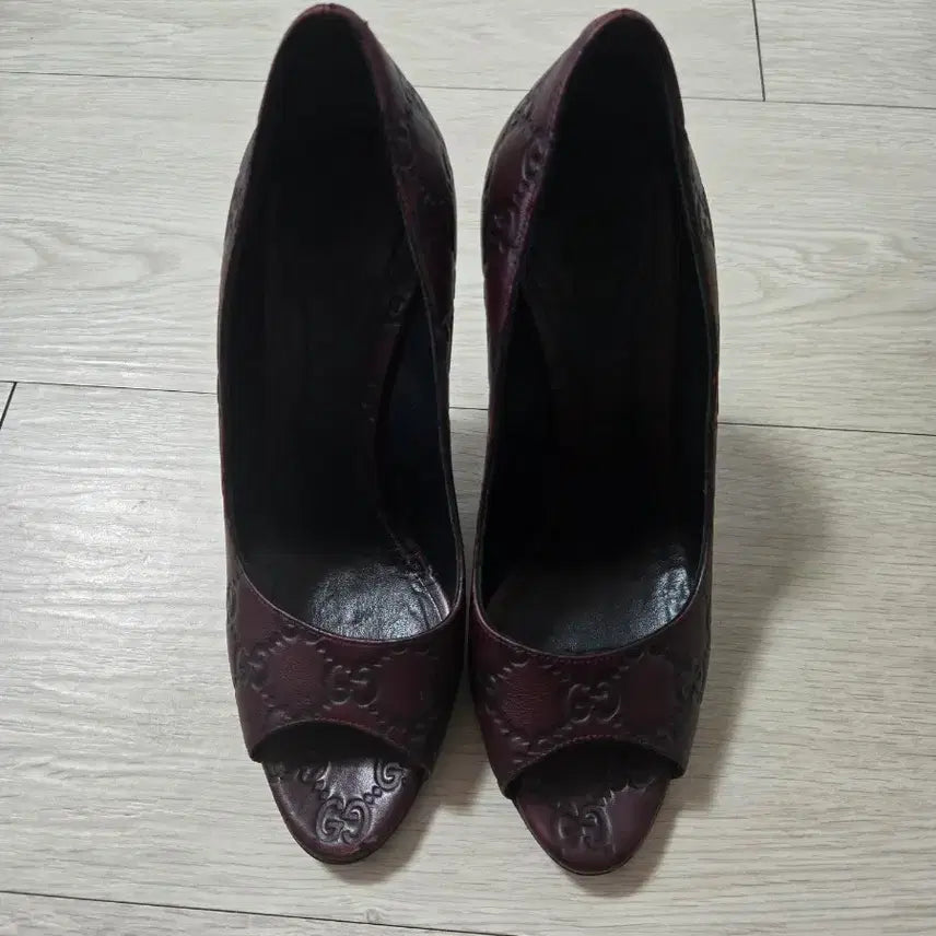 [BUNJANG] Gucci GG Embossed Logo Pumps Heels Size 235 / 구찌 GG 엠보 로고 펌프스 힐 235