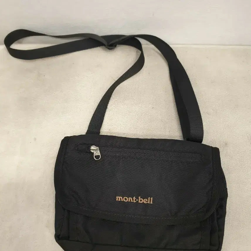 [BUNJANG] Montbell Black Crossbody Bag / 몽벨 블랙 크로스백