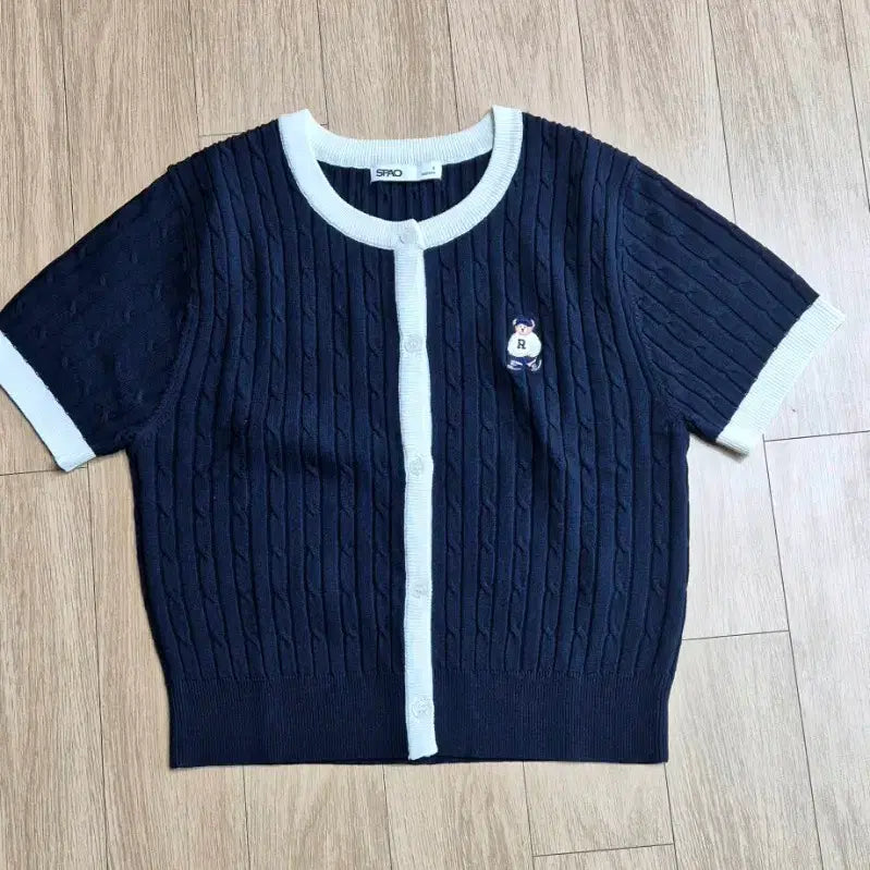[BUNJANG] SPAO Navy Bear Embroidery Short-Sleeve Cardigan (Size S) / 스파오 네이비 베어 자수 반팔 가디건 S