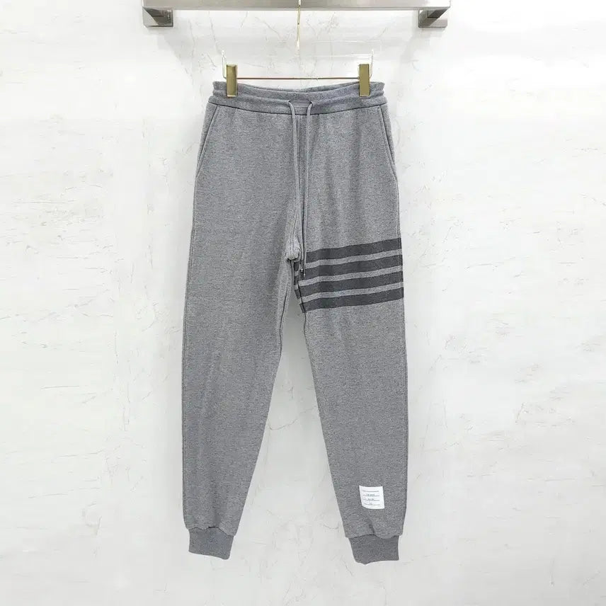 [BUNJANG] Thom Browne Diagonal Stripe Jogger Pants MJQ008A / 1 / 톰브라운 사선완장 스트라이프 조거 팬츠 MJQ008A