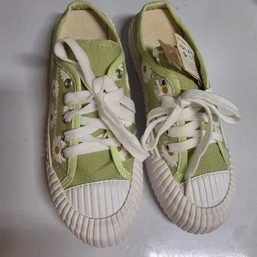[BUNJANG] Daisy Pattern Green Canvas Loafer Sneakers - Size 230 / 새상품 데이지 패턴 연두색 컨버스화 블로퍼 운동화 단화 230