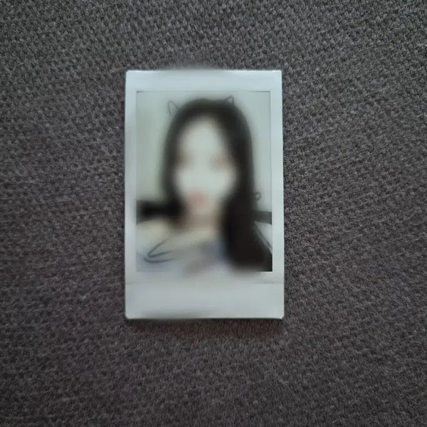 [BUNJANG] LUMINOUS Hyejin Signed Polaroid / 루셈블 현진 싸인 폴라로이드