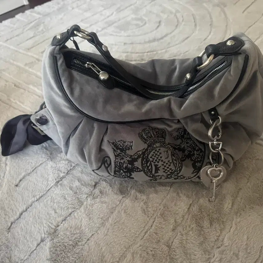 [BUNJANG] Juicy Couture Velvet Hobo Bag Grey / 쥬시꾸뛰르 벨벳 호보백 그레이(착샷O)