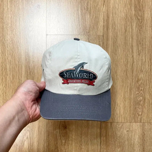 [BUNJANG] Sea World Embroidered Logo Vintage Two-Tone Ball Cap / 택포) USA Sea World 씨월드 자수로고 빈티지 투톤 볼캡 모자