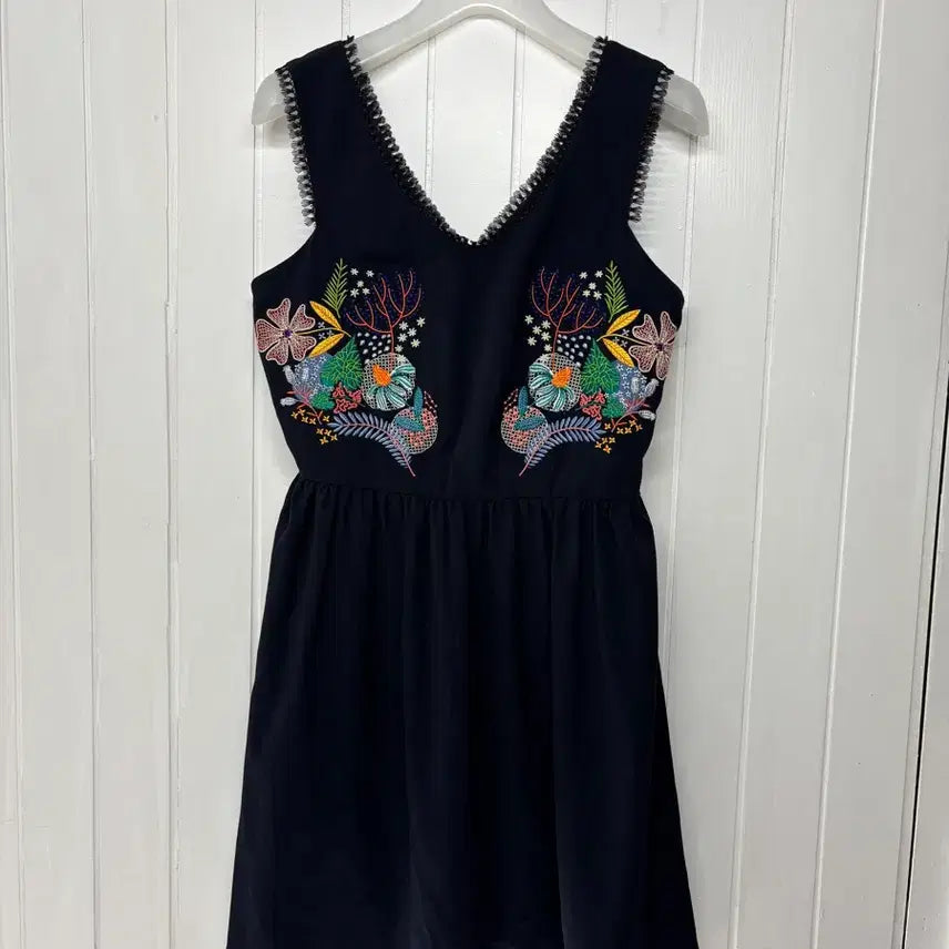 [BUNJANG] JUCY JUDY Embroidered Mini Dress XS / JUCY JUDY 주시주디 자수 원피스 XS(44)  마