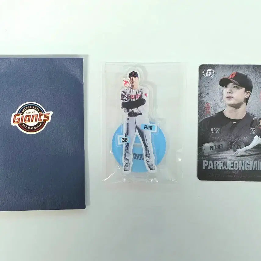[BUNJANG] Lotte Giants June 1st Edition Park Jung-min Photocard & Standee Set / 롯데자이언츠 6월 1차 포토카드 & 등신대 세트 - 박정민