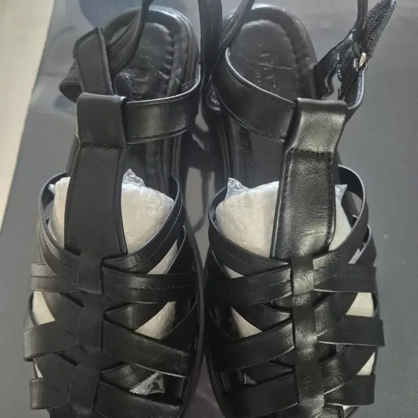 [BUNJANG] Black Gladiator Sandals - New / 블랙 글래디에이터 샌들 230 새상품