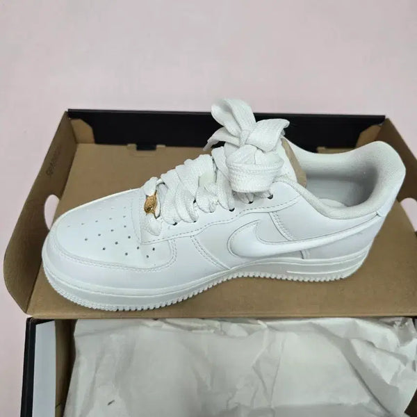 [BUNJANG] Nike Air Force 1 Low All White Gold Lace Detail / 나이키 에어포스 1 로우 올백 화이트