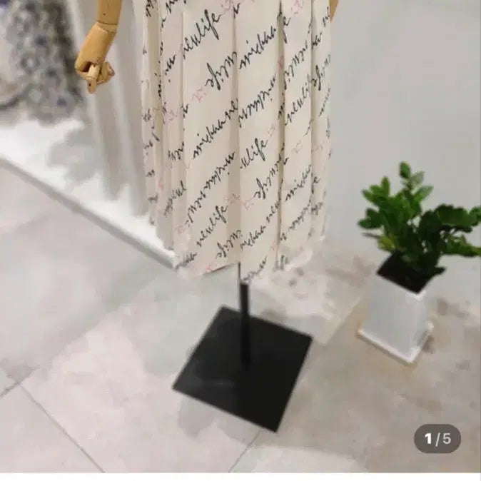 [BUNJANG] IT'S MARCH Lettering Pleated Skirt / 잇미샤 레터링 플리츠 스커트