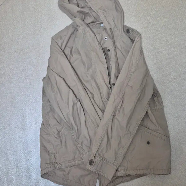 [BUNJANG] Beige Hooded Windbreaker Jumper / 베이지색 후드 바람막이 점퍼