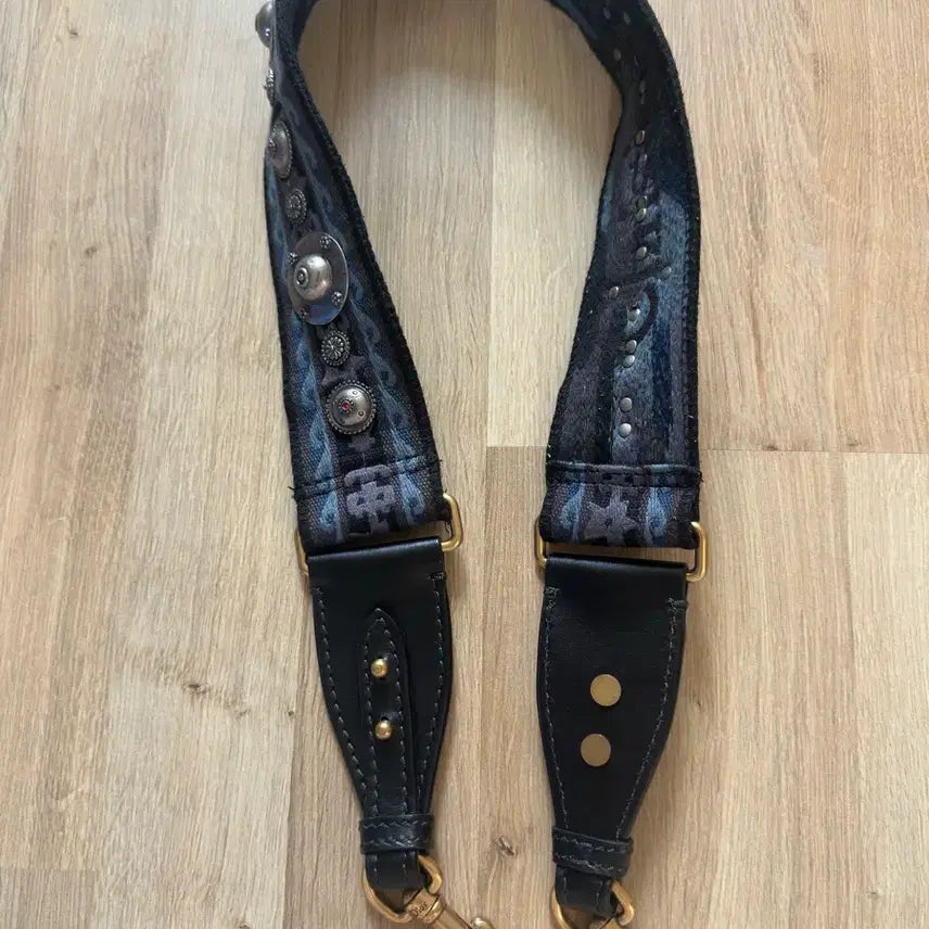 [BUNJANG] Studded Oblique Embroidered Silver-Tone Shoulder Strap / 스터드 오블리크 은장 자수 숄더 스트랩