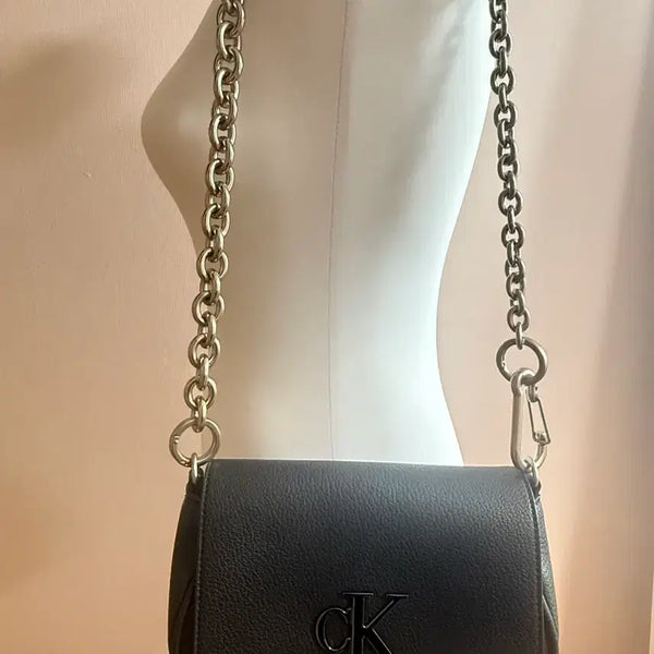 [BUNJANG] Calvin Klein Women's Minimal Monogram Chain Mini Shoulder Bag / 캘빈클라인 여성 미니멀 모노그램 체인 미니 숄더백