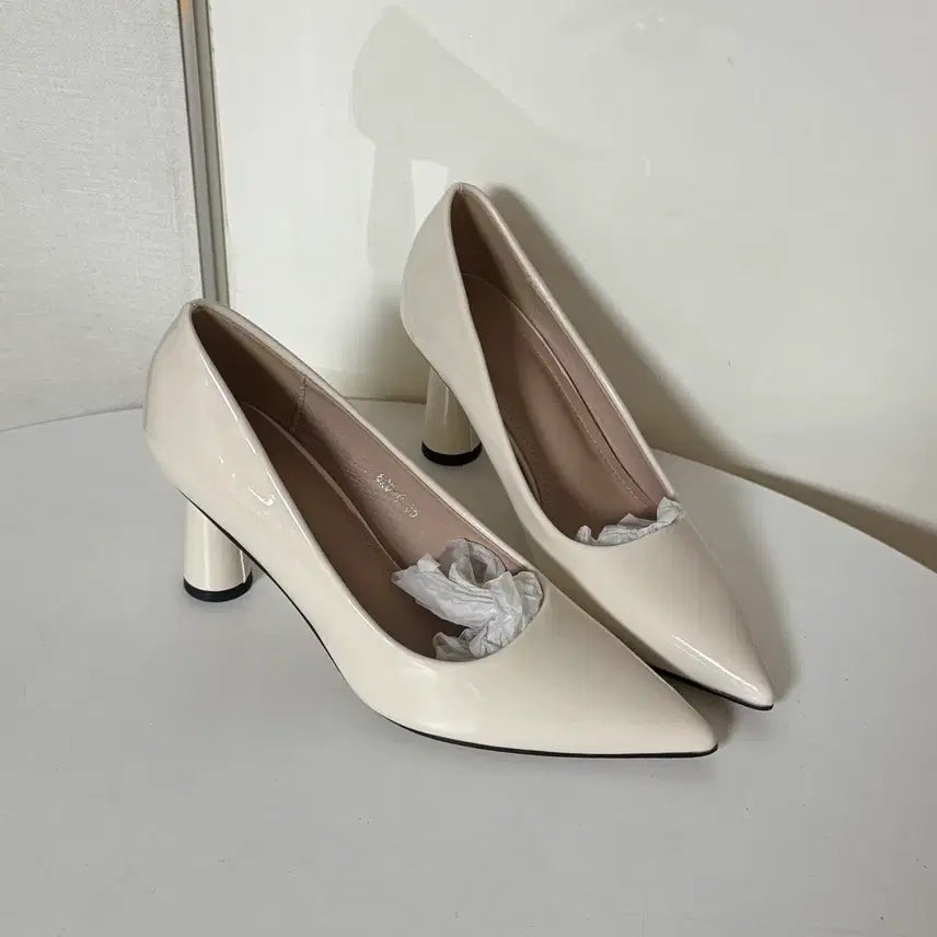 [BUNJANG] Ivory Enamel Pumps High Heels (225 Size, 7cm Heel) / @새상품 225사이즈 7cm 아이보리 에나멜 펌프스 하이힐 구두
