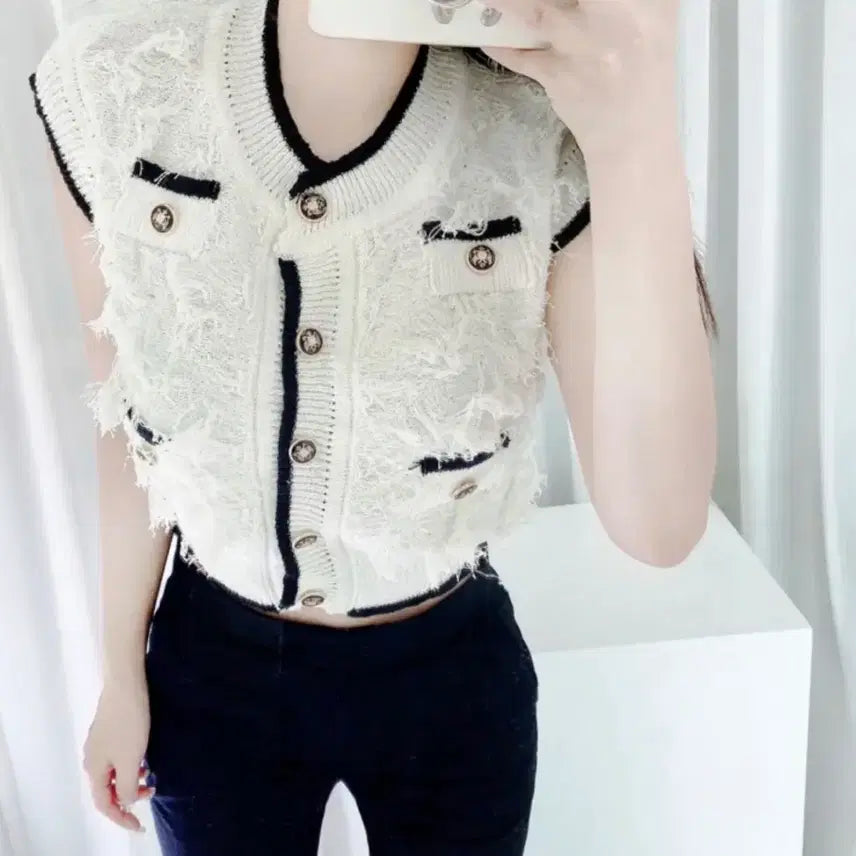 [BUNJANG] Coco Colorblock Tassel Knit Gold Button Vest / [수입]코코 배색 수술 니트 금장 조끼 베스트