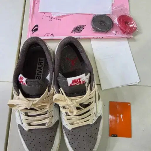 [BUNJANG] Air Jordan 1 Low Travis Scott Reverse Mocha Sneakers (Size 255) / 조던1 로우 스캇 리버스모카 255