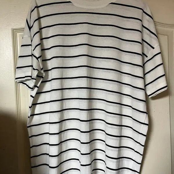 [BUNJANG] Striped Round Neck T-Shirt / 스트라이프 무늬 라운드넥 티셔츠