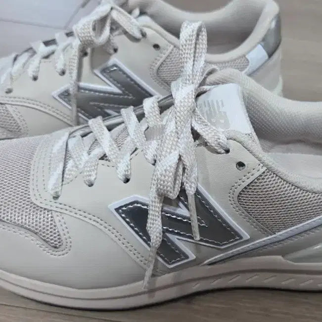[BUNJANG] New Balance Women's Sneakers Golf Shoes Beige 235 / 뉴발란스 여성 운동화 골프화 235