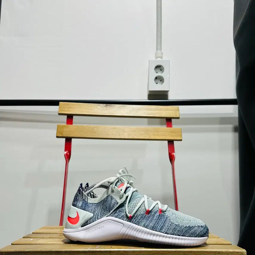 [BUNJANG] Nike Flyknit TR Women's Running Shoes / 230) 나이키 운동화 여성 여자 신발 플라이니트 TR