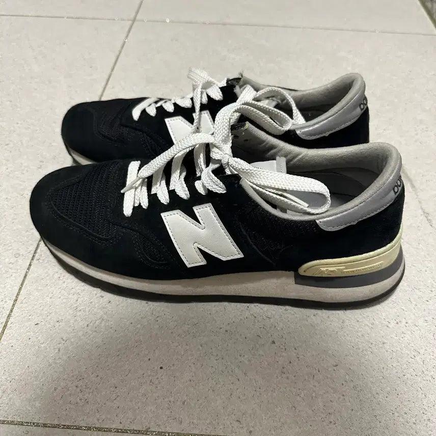 [BUNJANG] New Balance 990v1 Black White Sneakers / 뉴발란스 990v1