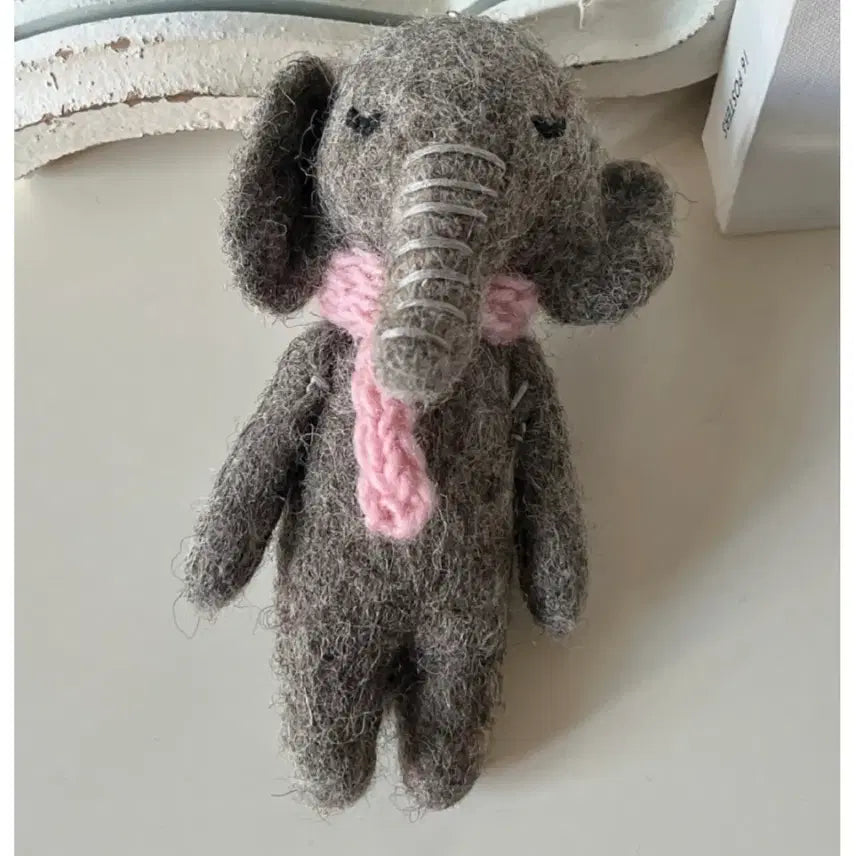 [BUNJANG] Handmade 100% Wool Felt Sleeping Elephant Doll Keychain / 새상품 네팔 핸드메이드 울100% 양모펠트 슬리핑 코끼리 인형키링