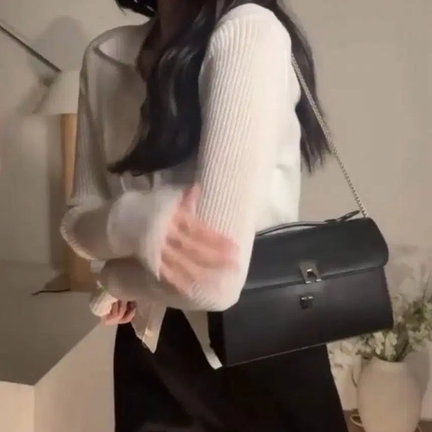 [BUNJANG] Sienne Swan Square Flap Bag Black / 시에 스완 스퀘어 플랩백 블랙