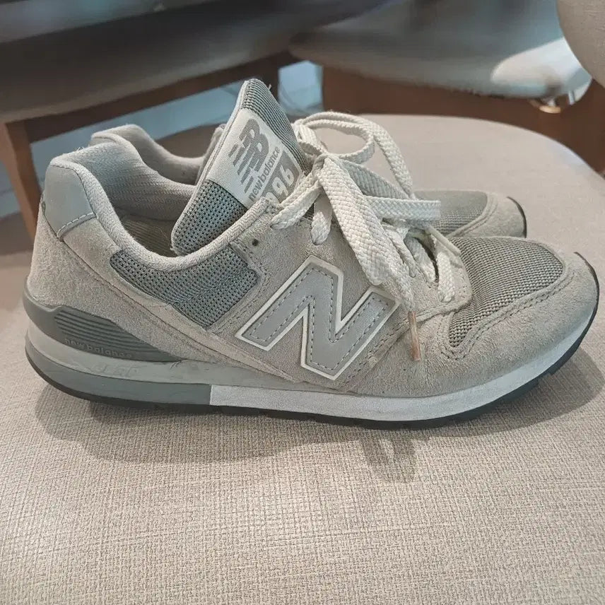 [BUNJANG] New Balance 996 Grey Sneakers (235) / 뉴발란스 996그레이 [235]
