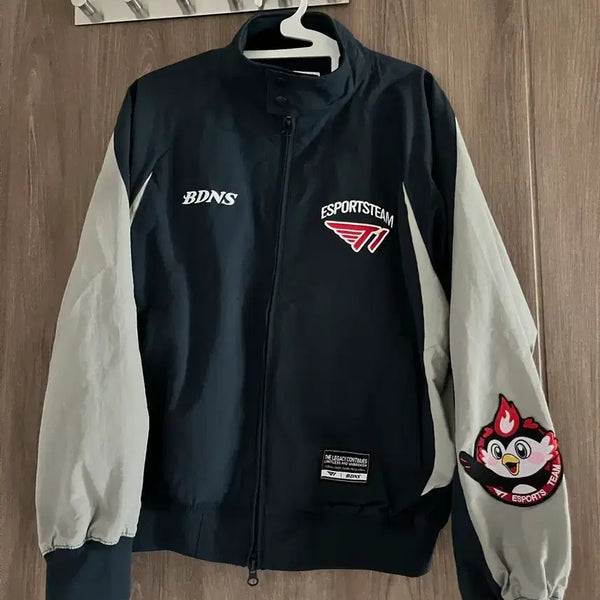 [BUNJANG] Badaners x T1 Collaboration Windbreaker Jacket / BDNS 빠더너스 티원 t1 바람막이 유니폼 점퍼